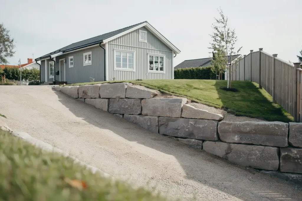st dmur p tomten material h jdregler och kostnad att t nka p