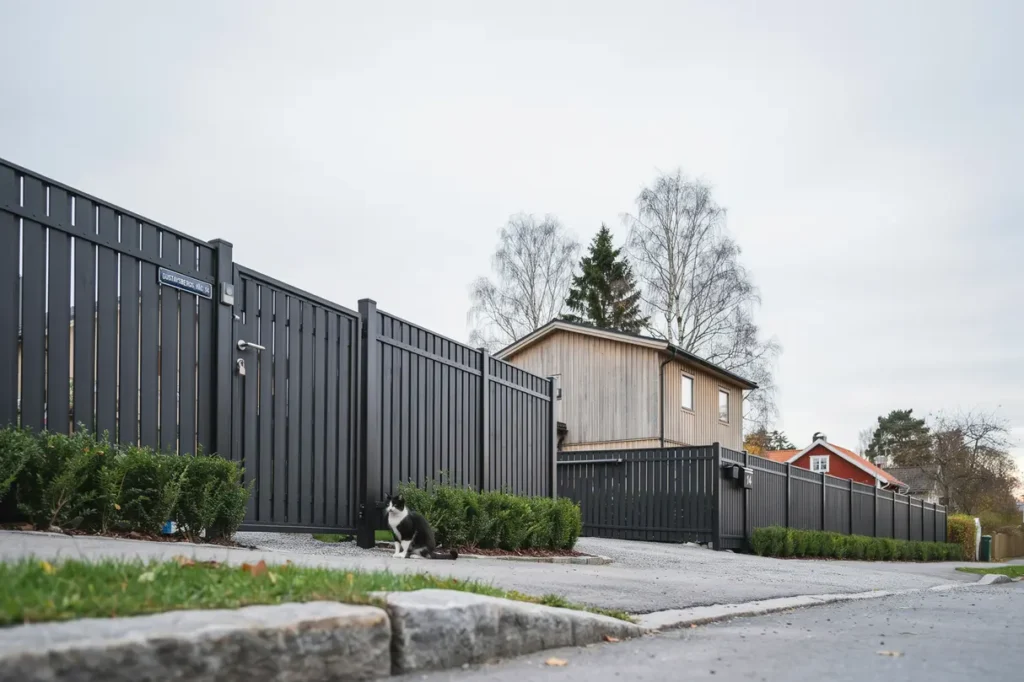 montering av industrist ngsel och staket med grindar i gustavsberg v rmd